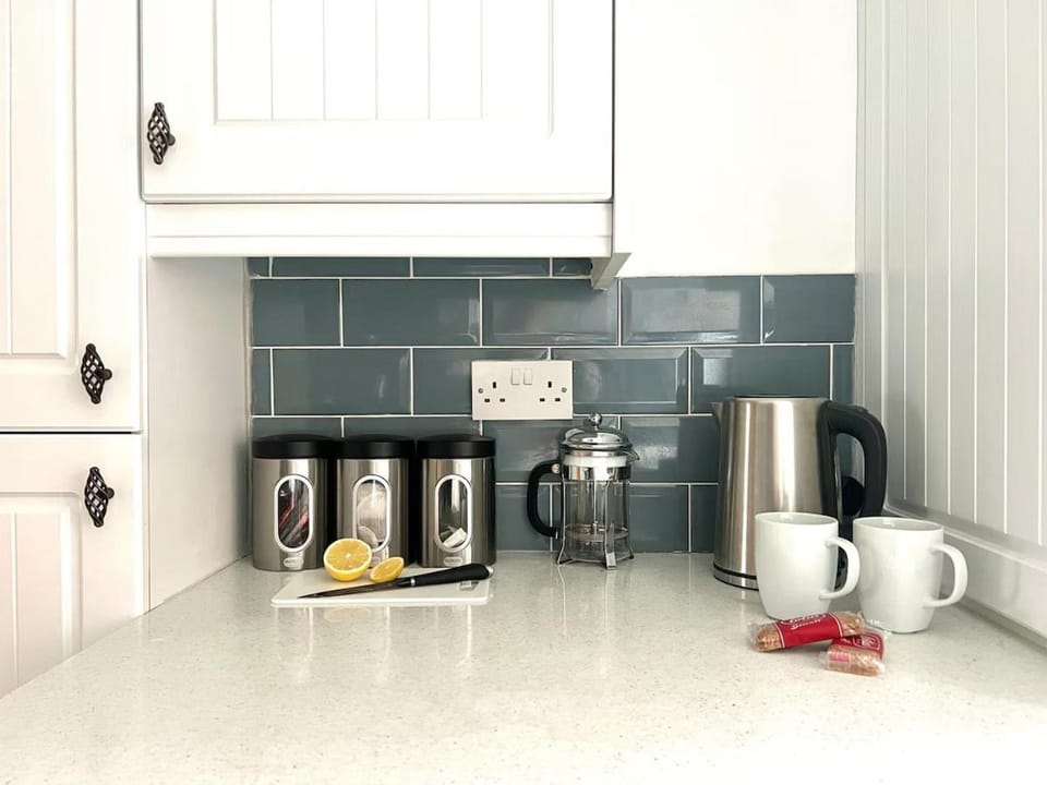 3 BD Parking Contractors WiFi Apartment in Colchester