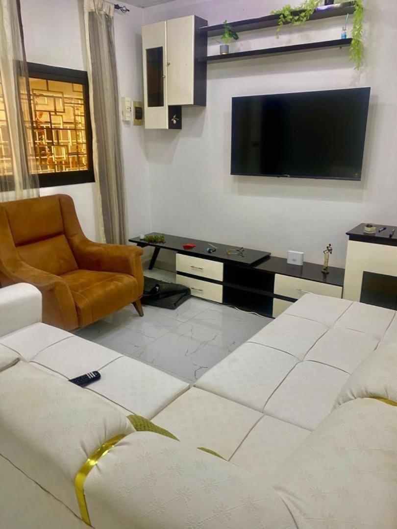CHAMBREs SALON MEUBLÉ HD Apartment in Africa
