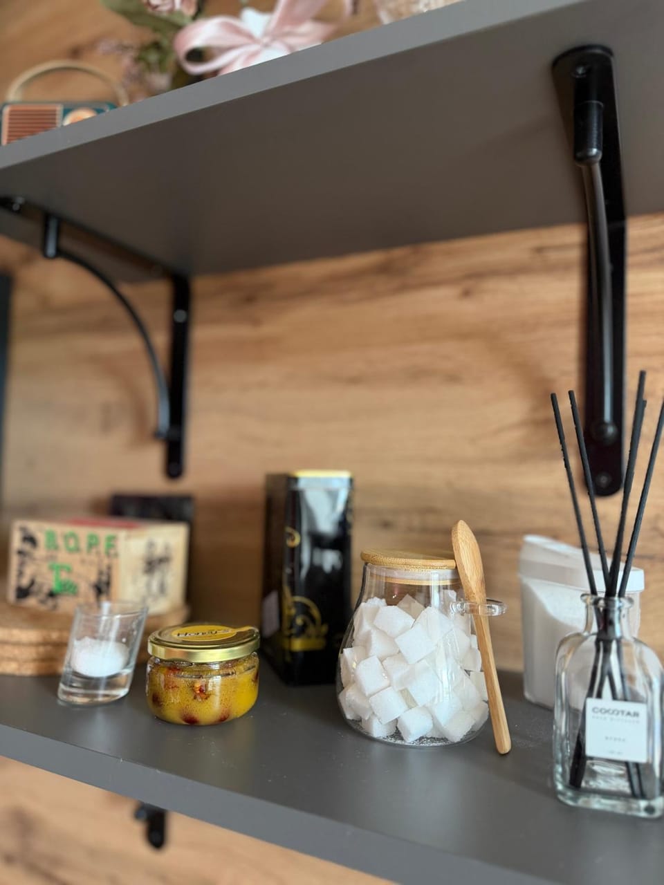 Kitchen or kitchenette, Food and drinks