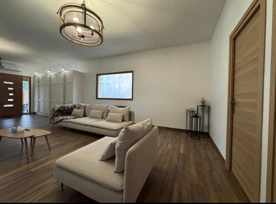 Maison spacieuse avec cour privée a 10 min Disney Villa in Île-de-France