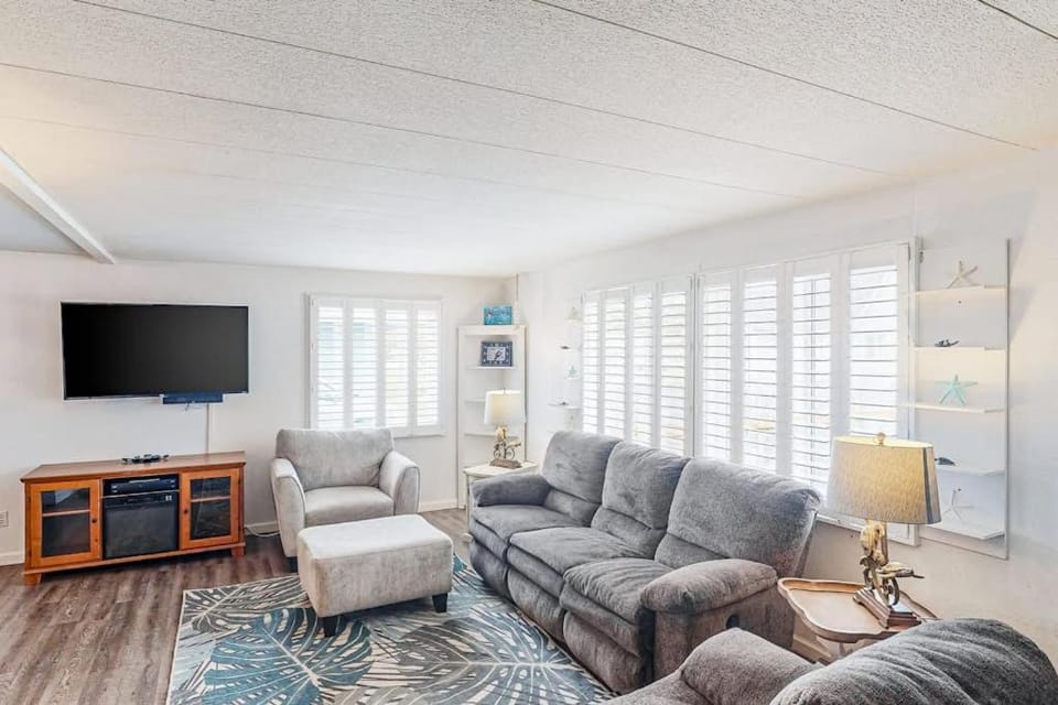 Retro-chic motel near beach with WiFi - walk to downtown shops & eateries Apartment in Oregon