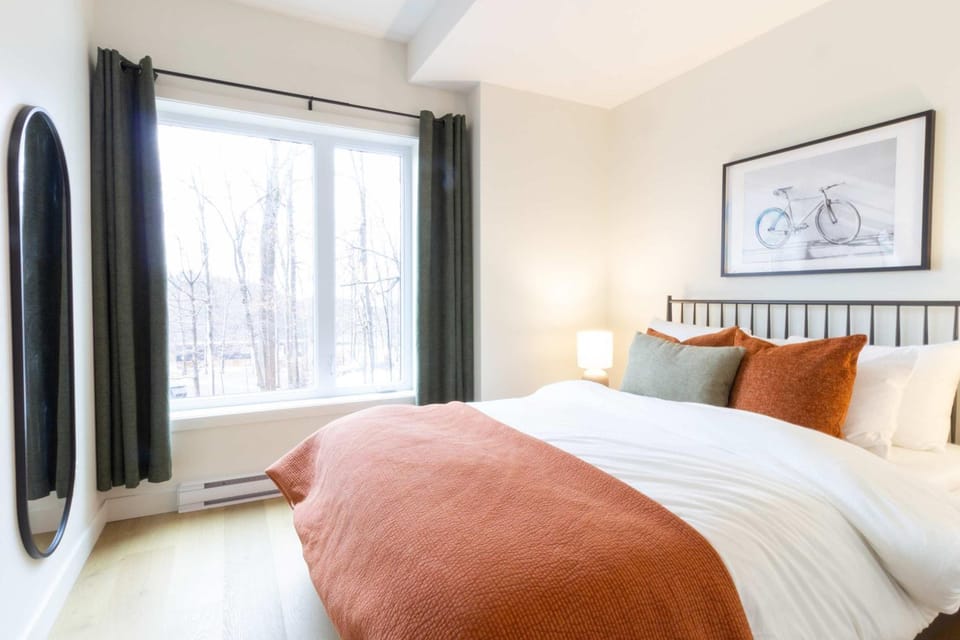 Ski, Bike & Golf in Mont-Ste-Anne & Free Parking Apartment in Beaupre