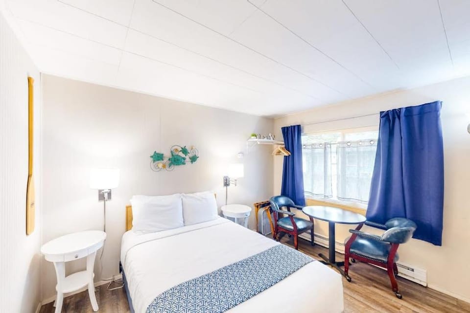 4 Studios walkable to downtown Dog Friendly WiFi Apartment in Oregon
