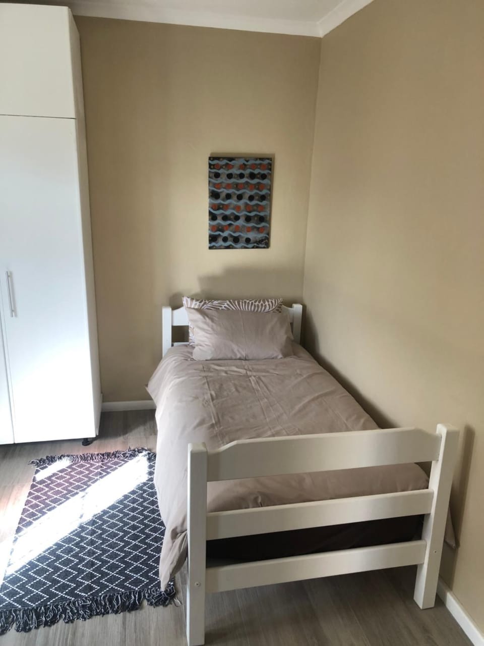 Affordable 3-Bedroom Private Flat with Wi-Fi House in Cape Town