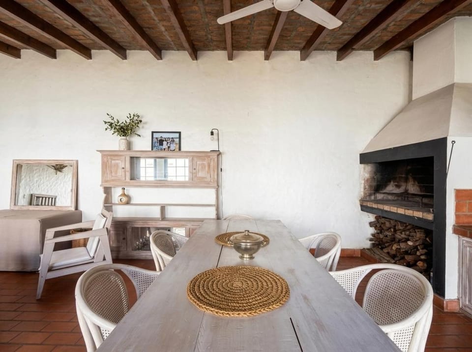 Living room, Seating area, Dining area, flat iron