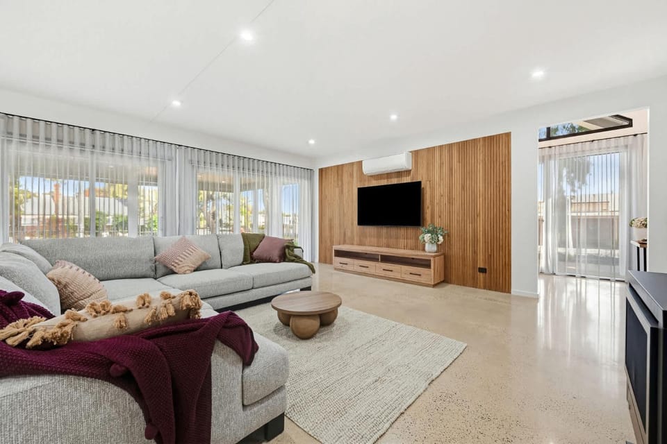 TV and multimedia, Living room, Seating area, fireplace, air conditioner