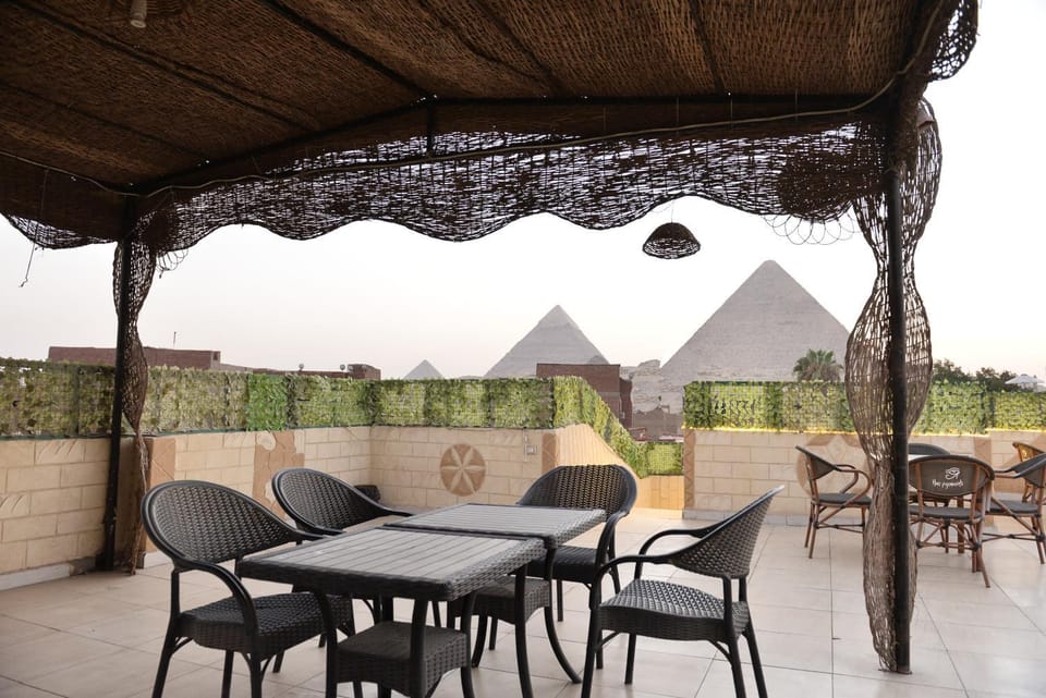Patio, Restaurant/places to eat, Day, View (from property/room), Balcony/Terrace, Living room, Banquet/Function facilities, Seating area, Dining area