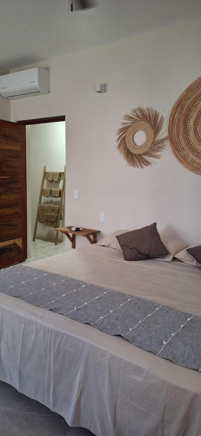 Bed, Photo of the whole room, Bedroom, air conditioner