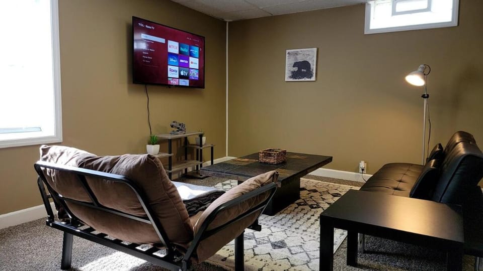 Cozy Home with Private Backyard, Close to Downtown House in Columbia Heights