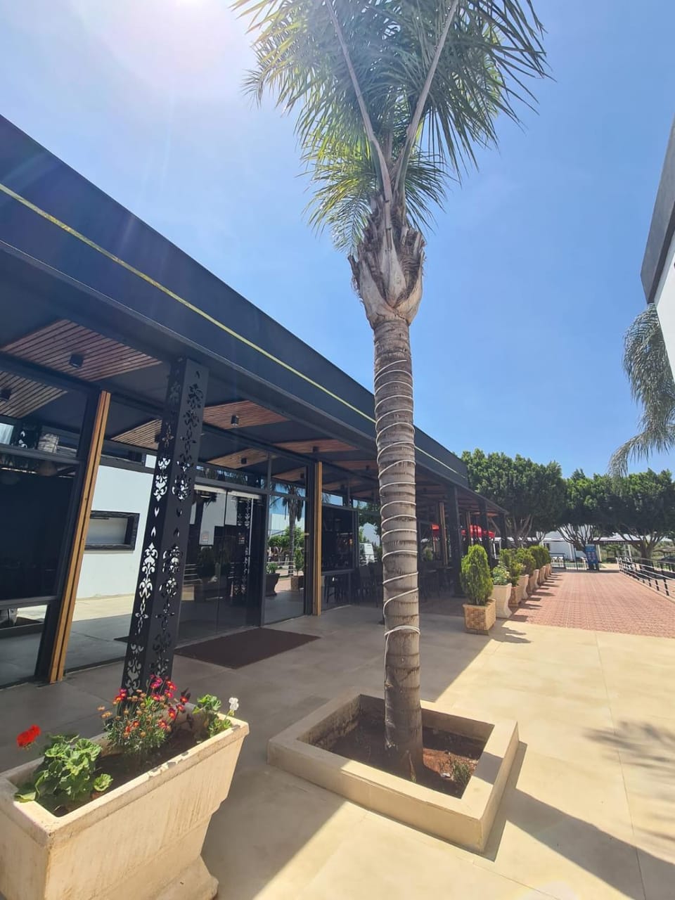 Restaurant/places to eat, Balcony/Terrace, Garden view