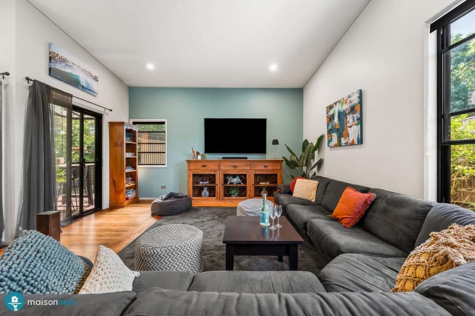 Communal lounge/ TV room, TV and multimedia, Living room, Seating area