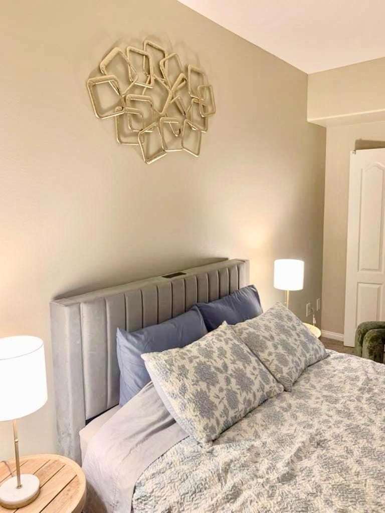 Huge 1Bedroom Penthouse in Marina Del Rey- Center Near Airport 10-15min Apartment in Marina del Rey