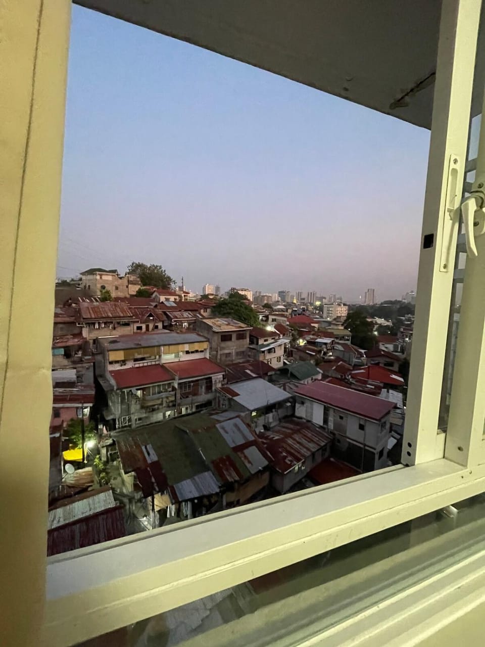 Condo Peaceful near IT Park gfibr150mbps Apartment in Lapu-Lapu City