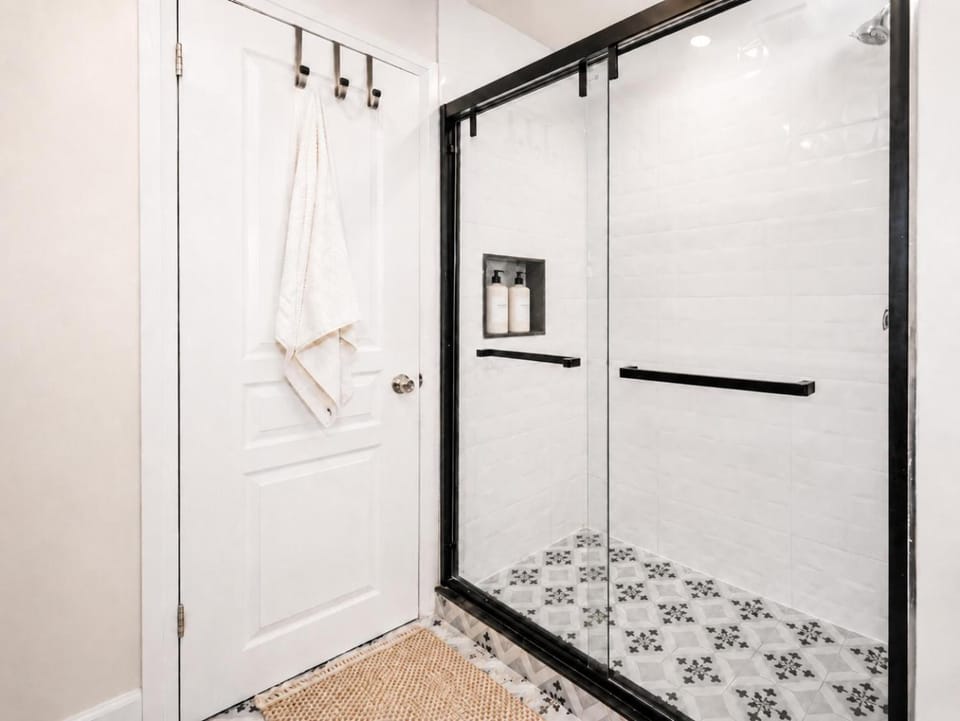Shower, Bathroom, towels