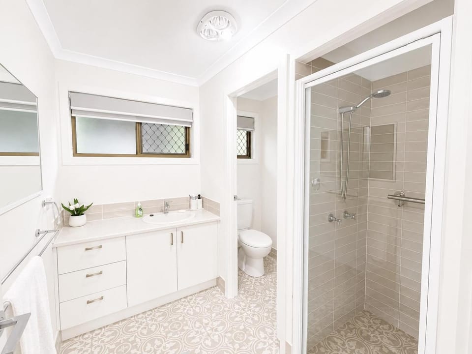 Shower, Bathroom, towels