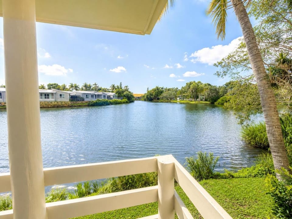 Lakeview Sanctuary - 300m to Beach - Resort Pool Villa in Hervey Bay