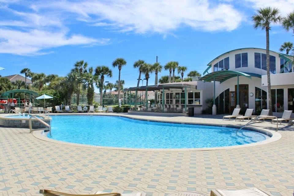 Beach Blast! Pet Friendly! Golf Cart Rental! Country House in Destin