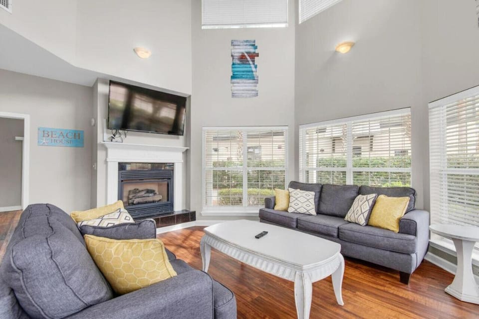 Beach Blast! Pet Friendly! Golf Cart Rental! Country House in Destin