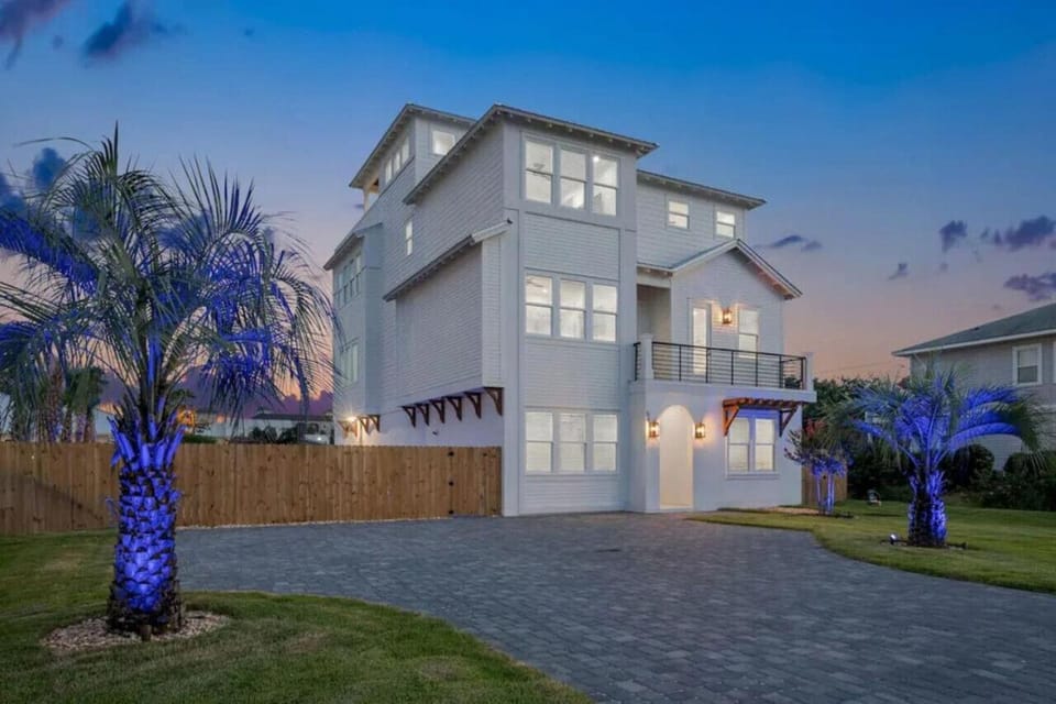 Bellagio Luxury Home! Golf Cart Rental Available! Country House in Miramar Beach