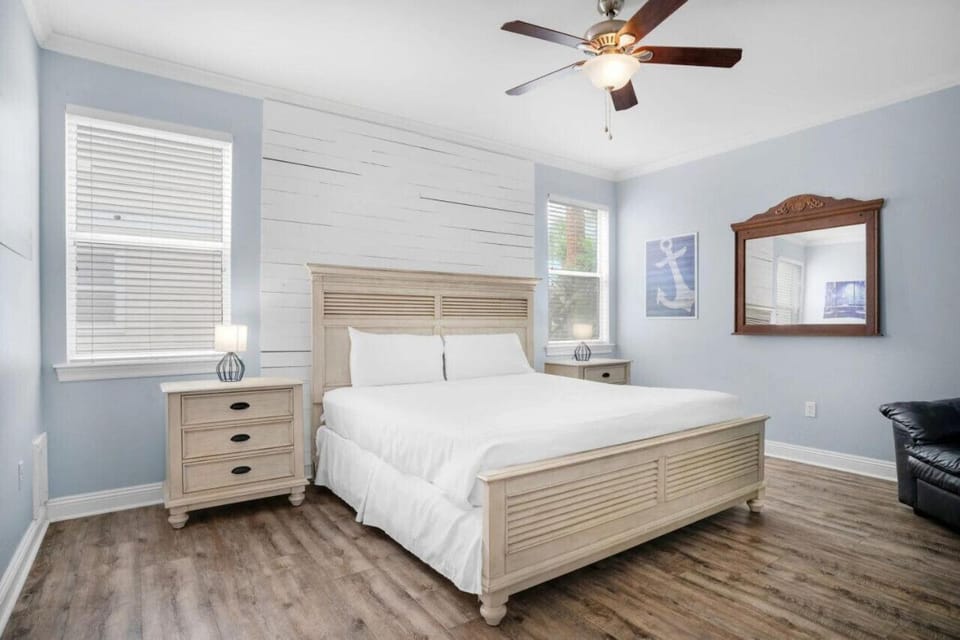 Deja Blue- Pet friendly- Pool front Country House in Destin