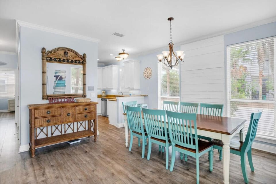 Deja Blue- Pet friendly- Pool front Country House in Destin