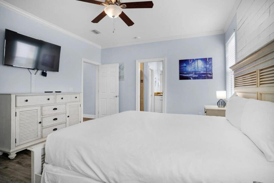 Deja Blue- Pet friendly- Pool front Country House in Destin