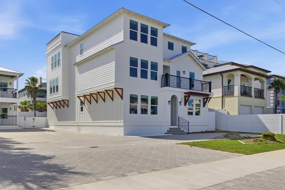 The Grand! - 2 Separate Houses - Brand New - Ready to Rent Now - 12 Bedrooms!! Country House in Destin