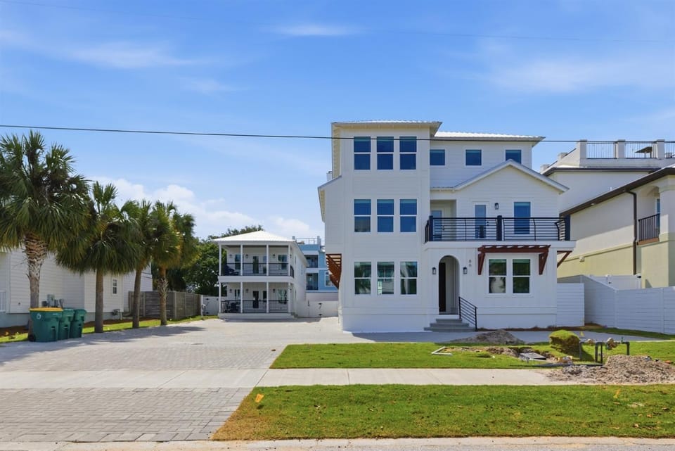 The Grand! - 2 Separate Houses - Brand New - Ready to Rent Now - 12 Bedrooms!! Country House in Destin