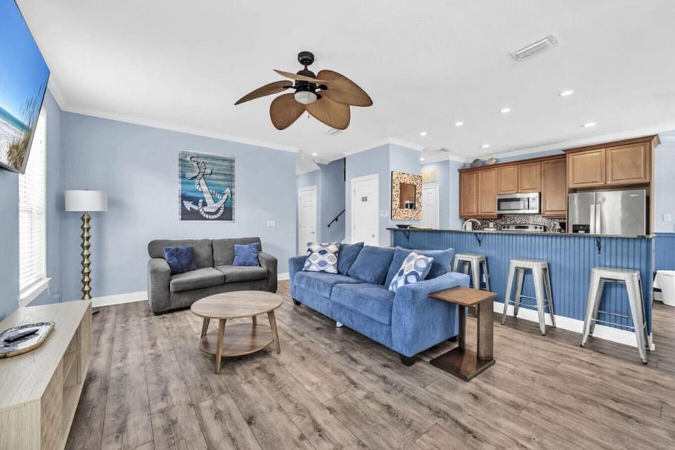 Skip's Corner Pet friendly Beach trolley Country House in Destin