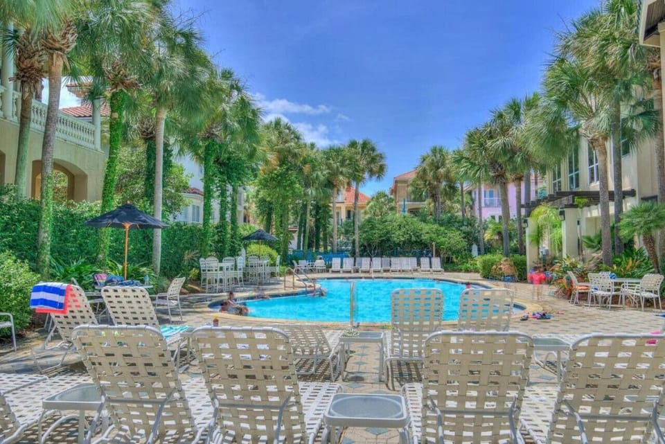 Summer Blast Private Beach Access! Country House in Destin