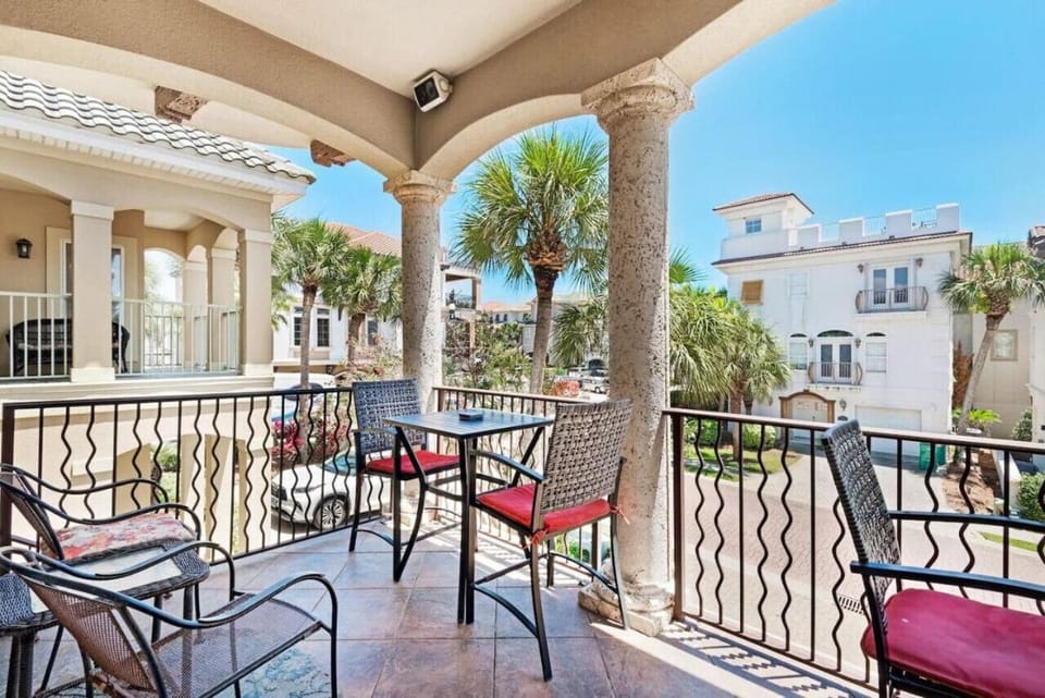 Summer Blast Private Beach Access! Country House in Destin