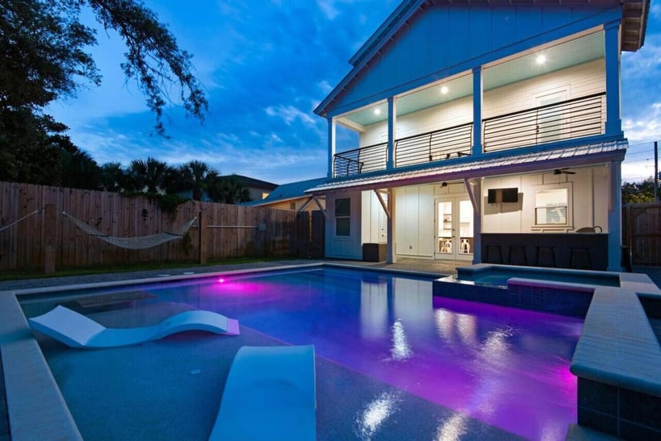 Top Gun Golf Cart Available - Pet Friendly! Golf Cart Rental Available! Country House in Destin