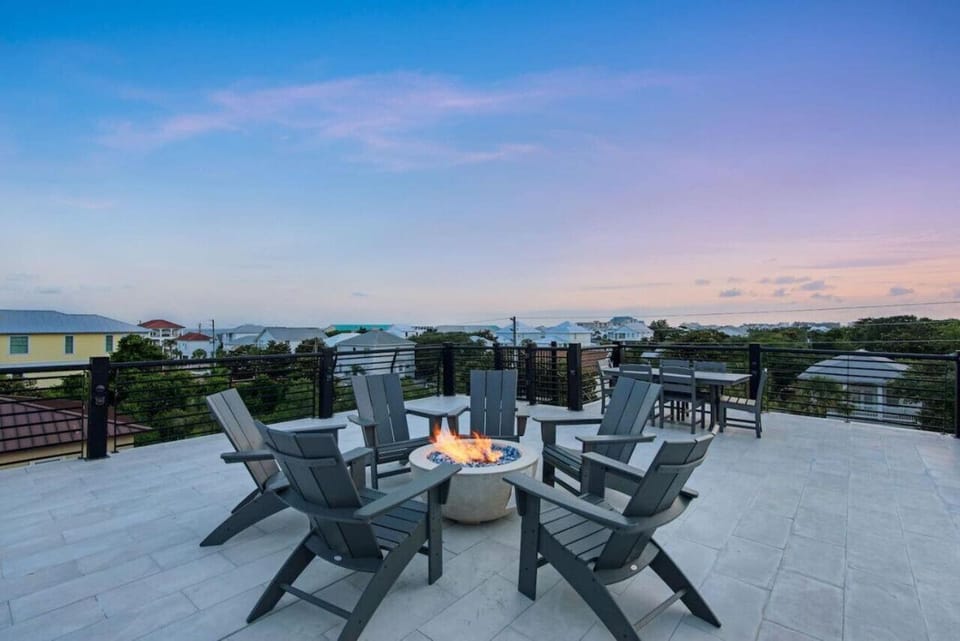 Top Gun Golf Cart Available - Pet Friendly! Golf Cart Rental Available! Country House in Destin