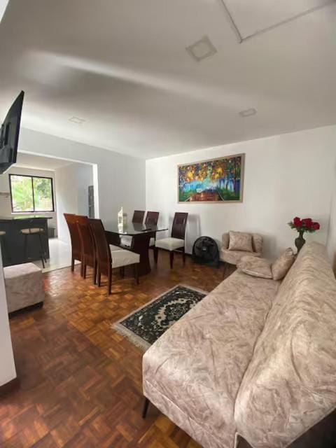 Communal lounge/ TV room, Living room, Seating area, Dining area, bunk bed