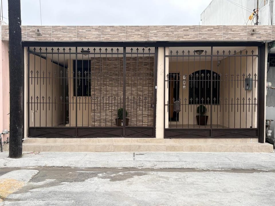 Casa Acogedora cerca de UANL y Monterrey House in Monterrey