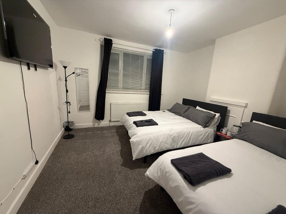 Spacious quadruple near city centre train station & Hospital Bed and Breakfast in Derby