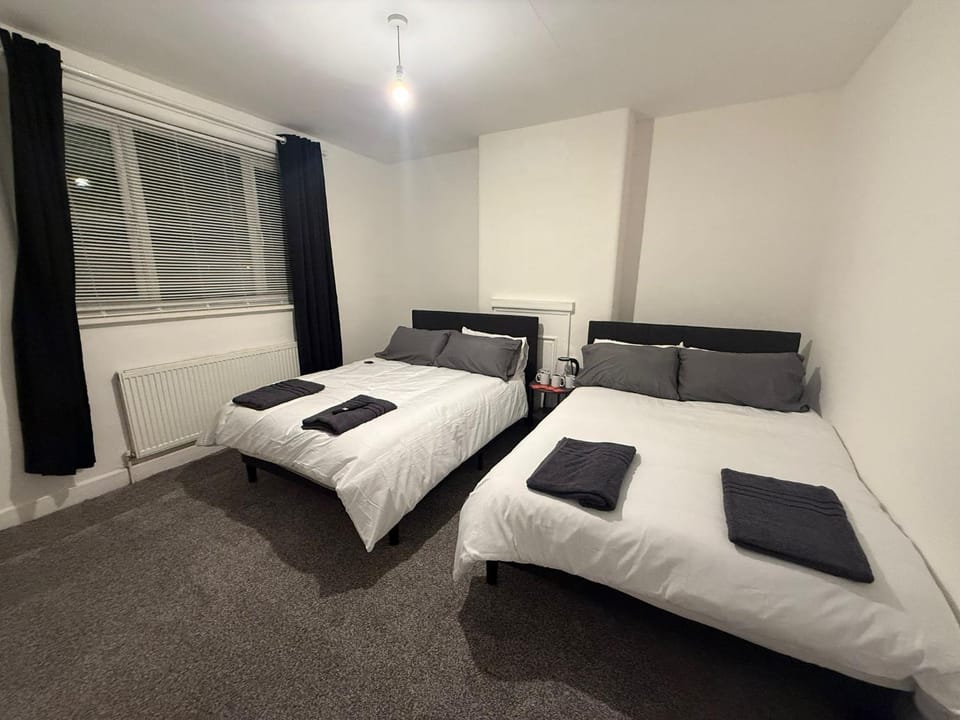 Spacious quadruple near city centre train station & Hospital Bed and Breakfast in Derby