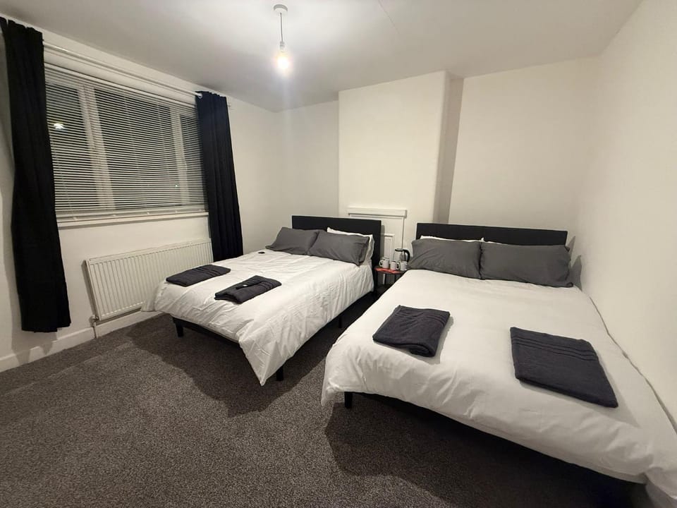 Spacious quadruple near city centre train station & Hospital Bed and Breakfast in Derby