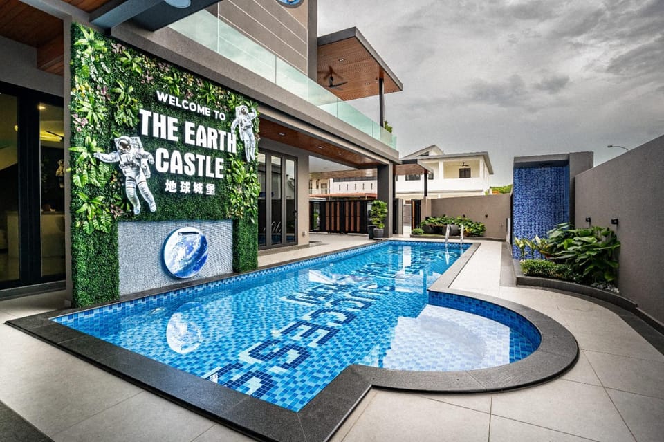 Property building, Swimming pool