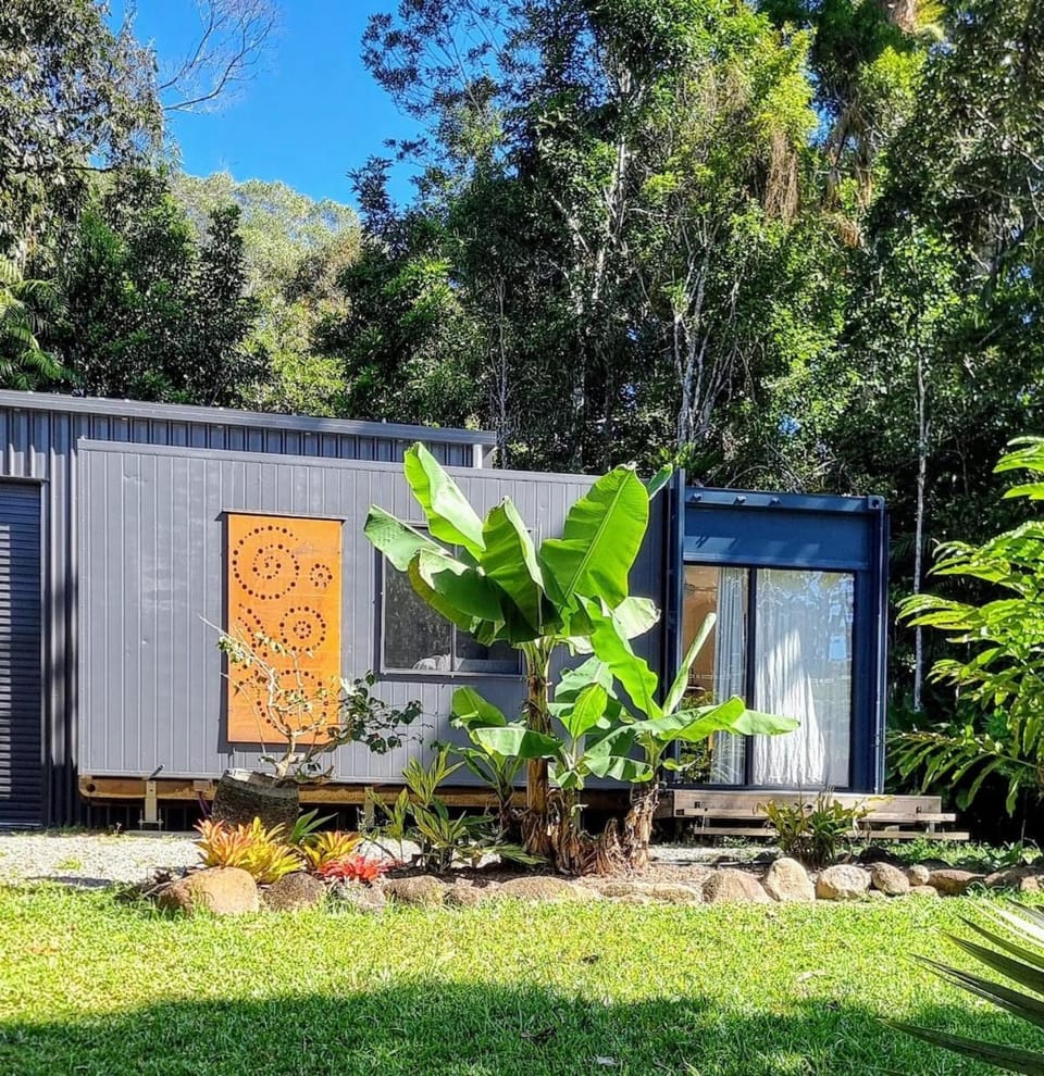 Birdwatcher's Oasis - Tiny Home - Cassowary Apartment in Kuranda
