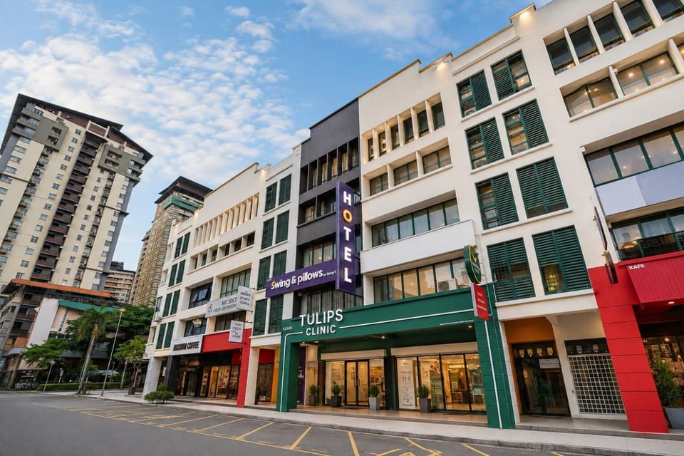 Swing and Pillows - Damansara Perdana Hotel in Petaling Jaya