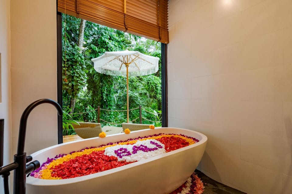 Hot Tub, Garden view