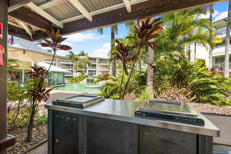 Leisure-centric living - Alexandra Headland Apartment in Sunshine Coast