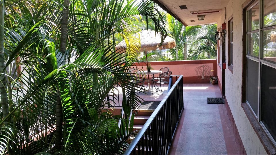 Modern 2BR Escape Close to Beach and American Flyers Training Apartment in Pompano Beach
