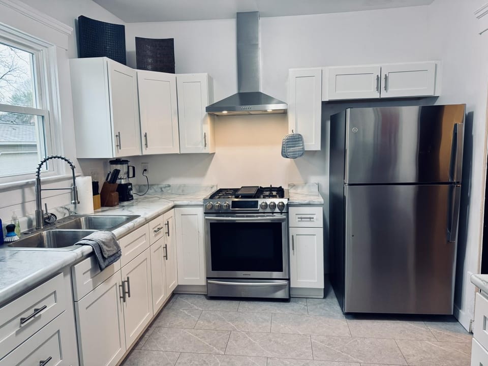 Kitchen or kitchenette, oven, stove
