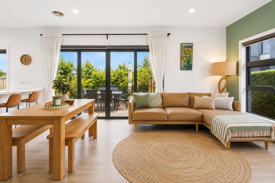 Patio, Garden, Living room, Seating area, Dining area