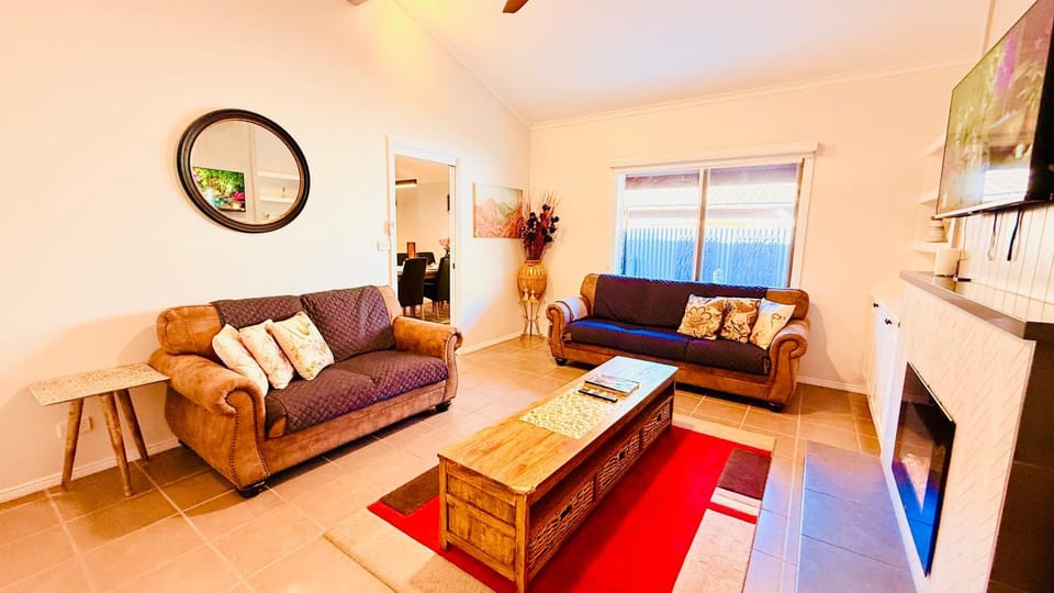 A Striking Contemporary Home in the Heart of Dubbo 5mins drive to DUBBO ZOO & 4mins to DUBBO GOLF CLUB & 9mins to DUBBO AIRPORT House in Dubbo