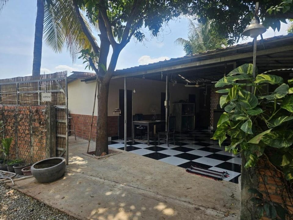 Property building, Communal lounge/ TV room, Photo of the whole room