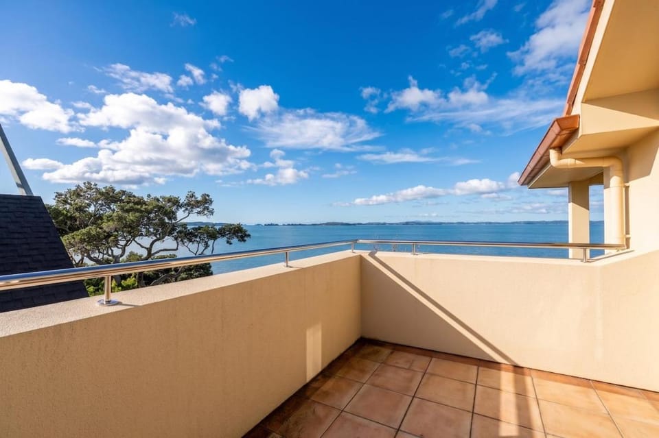 Seaview 3-Bedroom Home in Bucklands Beach House in Auckland