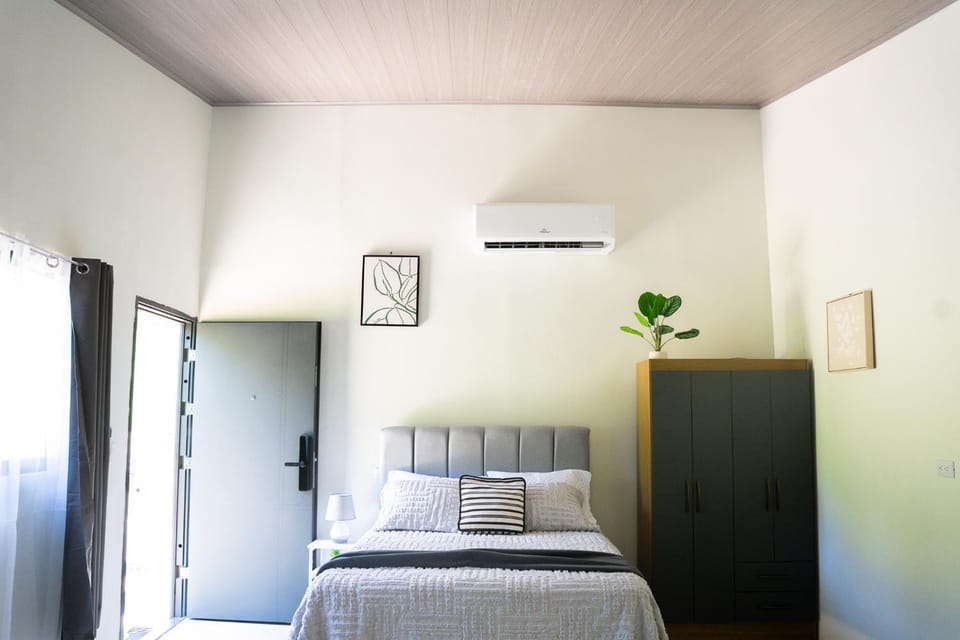 Bed, Bedroom, air conditioner